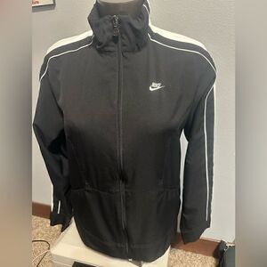 Nike Medium (8-10) Women’s Full ZIP Black/White Jacket
